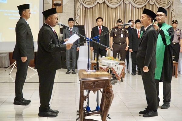 Lantik Pj Sekda Baru, Bupati Gresik Koordinasi Antar-OPD Semakin Kuat