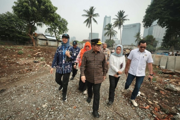 Yuke Yurike Sebut Normalisasi Kali Mampang Butuh Waktu Panjang, Alat Berat Sulit Masuk