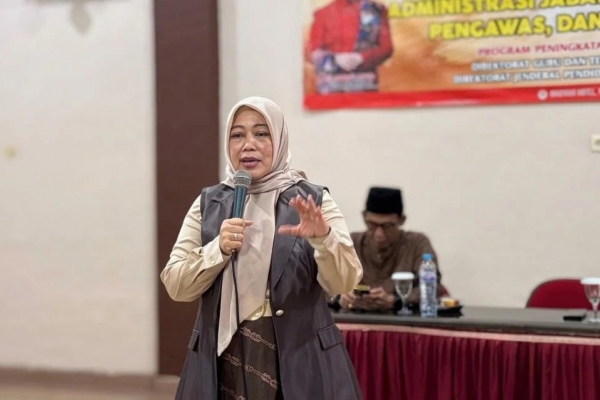 Ansari Ingatkan Generasi Muda Tak Abaikan Pendidikan 