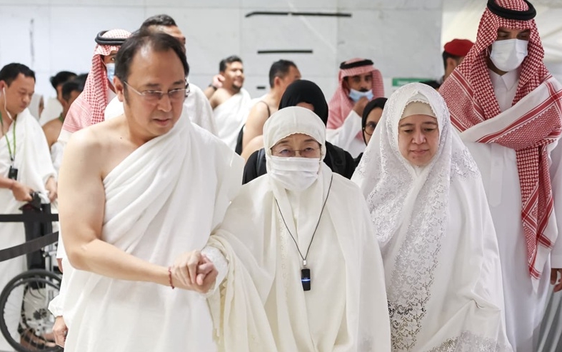 Tunaikan Umrah, Megawati Didampingi Prananda dan Puan Ambil Miqat Masjid Tan