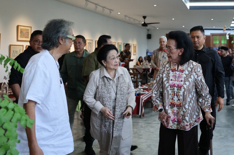 125 Tahun Bung Karno, Dampingi GKR Hemas, Megawati Buka Pameran Seni Rupa “Mata Hati Soekarno” di Yogya