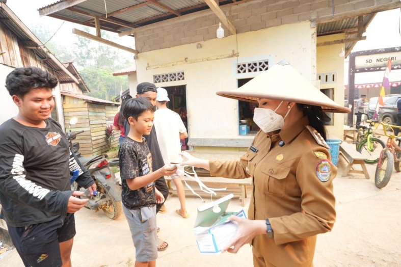 Udara Landak 100 Persen Berbahaya, Bupati Karolin Perpanjang Darurat Karhutla 
