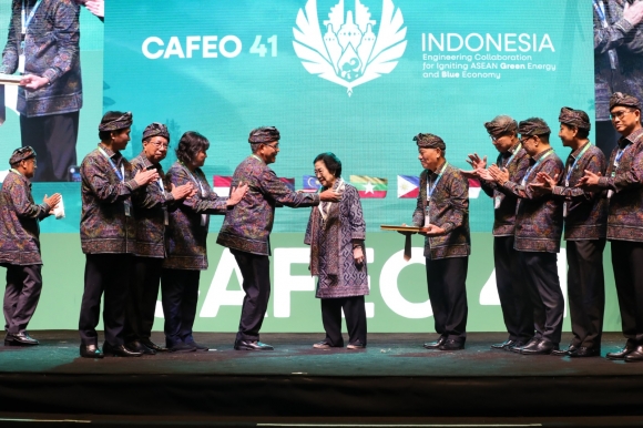 Presiden Kelima Prof. Dr Megawati Terima Penghargaan dari Para Insinyur Asean, AFEO Distinguished Honorary Patron