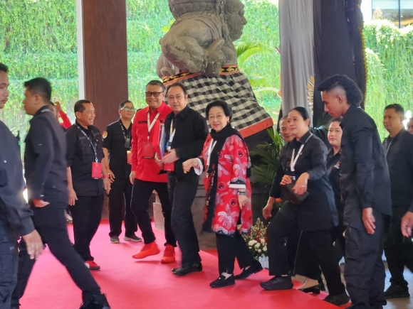 Megawati Tiba di Lokasi Kongres VI PDI Perjuangan Hari Kedua, Didampingi Prananda dan Puan
