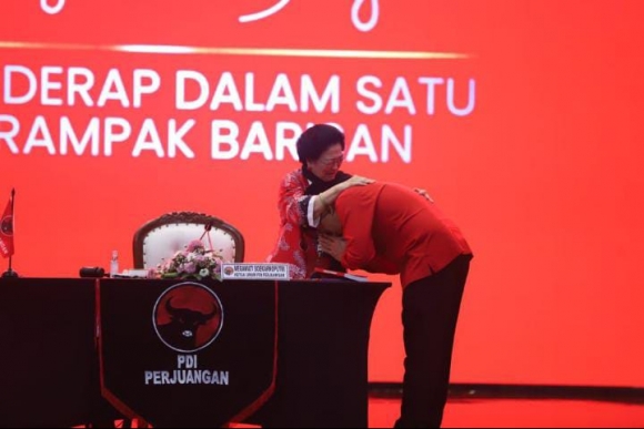 Momen Haru Hasto-Megawati di Kongres PDI Perjuangan