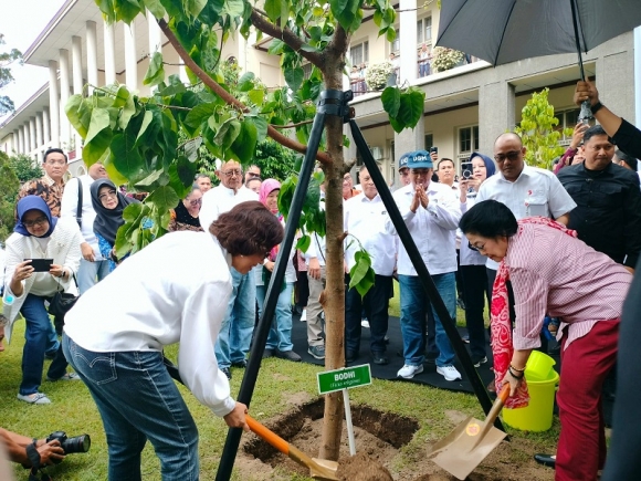 Tanam Pohon Bodhi di UGM, Megawati Dorong Riset dan Inovasi Anak Bangsa