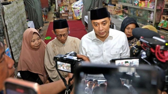 Cak Eri Tunjukkan Kepedulian: Pemkot Surabaya Bantu Santri Korban Musibah Ponpes Al-Khoziny