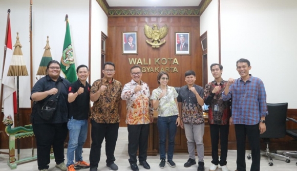 Hasto Wardoyo Ingatkan Gen Z: Jangan Jadi “Generasi Stroberi”, Harus Tangguh dan Produktif