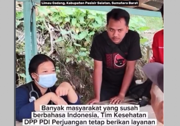 Bahasa Hati Menjadi Jembatan: Dokter PDI Perjuangan Dibantu Penerjemah Minang Layani Warga Terisolasi Pesisir Selatan