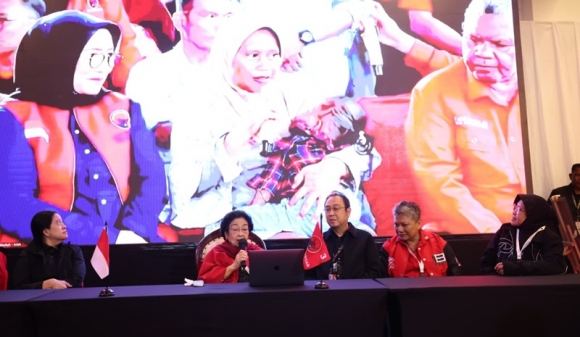 Dialog dengan Warga Terdampak Bencana, Megawati Pantau Kondisi Pendidikan Anak di Aceh