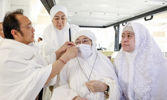 Momen Hangat Megawati Umrah Bersama Keluarga, Prananda Bantu Tahalul