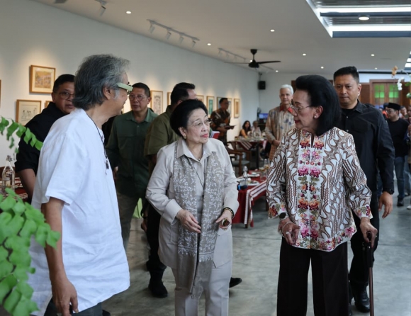 125 Tahun Bung Karno, Dampingi GKR Hemas, Megawati Buka Pameran Seni Rupa “Mata Hati Soekarno” di Yogya