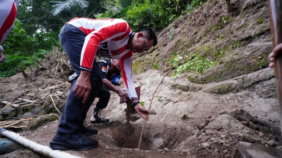 Peringati Bulan Bung Karno, PDI Perjuangan Sleman Ajak Milenial dan Gen Z Bersih Sungai Hingga Tanam Pohon