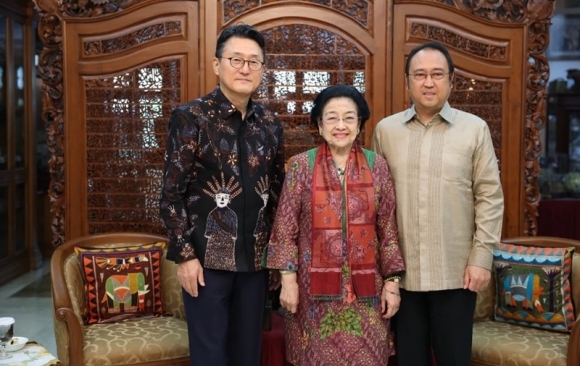 Megawati Soekarnoputri Terima Dubes Korsel dan UEA di Kediamannya
