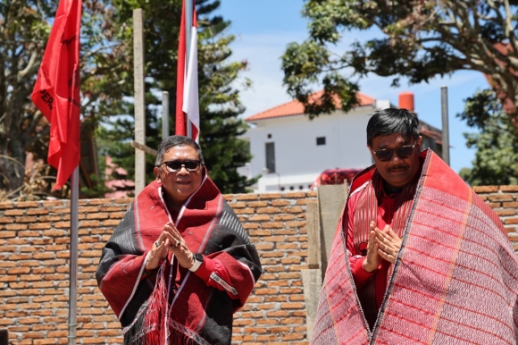 Hasto dan Djarot Groundbreaking Kantor DPC PDI Perjuangan Samosir, Ingatkan Option For and With The Poor