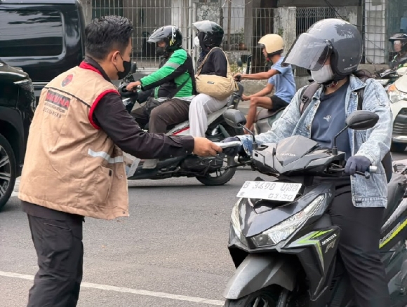 PDI Perjuangan Bagikan Masker Antisipasi Dampak Erupsi Gunung Anak Krakatau dan Karhutla