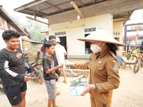 Udara Landak 100 Persen Berbahaya, Bupati Karolin Perpanjang Darurat Karhutla 