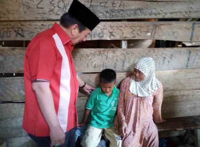 Janji Herman HN Buat Keluarga Miskin di Kota Gajah Timur