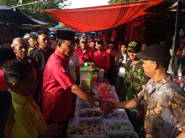 Cawagub Riau Suyatno Blusukan Pasar Gronggang Siak