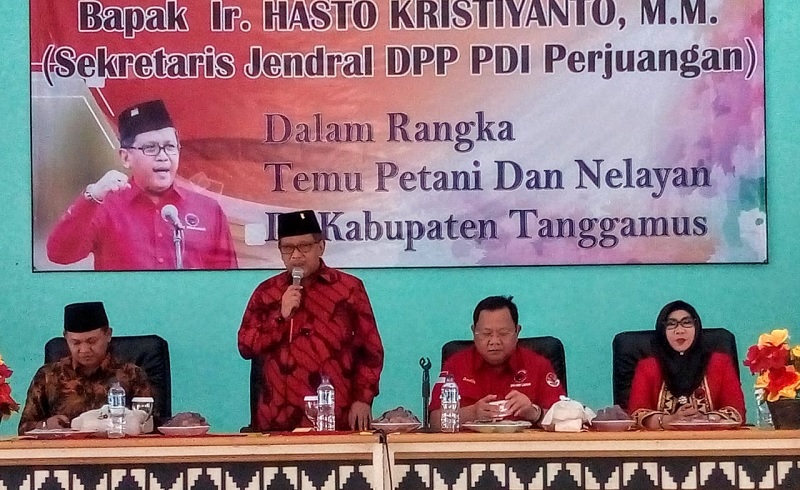 Hasto Minta Kader Kampanyekan Politik Pertanahan Jokowi