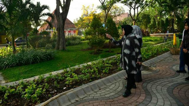 Risma Inginkan Taman Ngagel Didominasi Tanaman Bunga