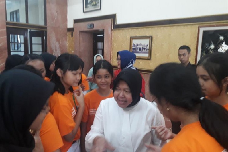 Risma Kaget Biaya Pengelolaan Sampah Jakarta Rp 3,7 Triliun