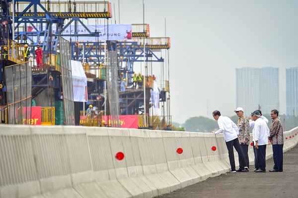 Jokowi Kereta Cepat Jakarta Bandung Lrt Tuntas Akhir 2021