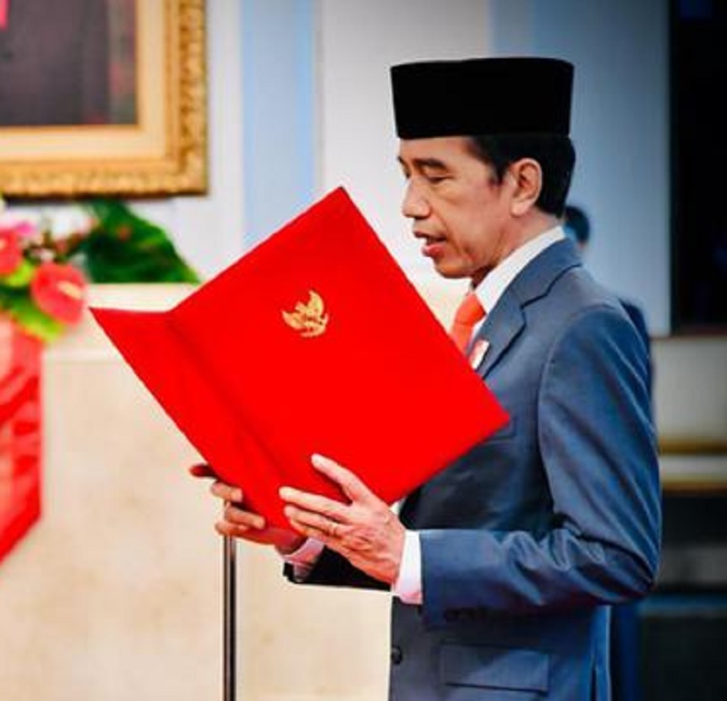 Hari Ini, Jokowi Lantik Empat Pejabat Negara Berikut