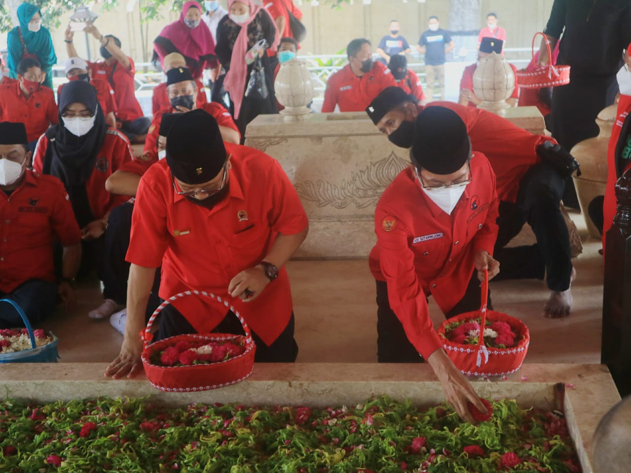 Banteng Surabaya Ziarah ke Makam Bung Karno