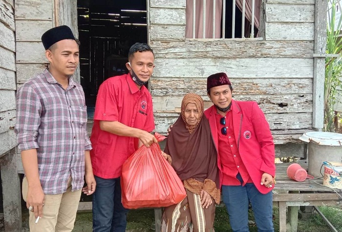 Rayakan HUT RI, Banteng Aceh Utara Bagikan Sembako