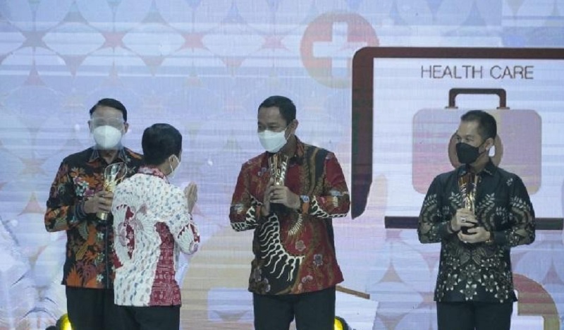 Hendi Bawa Semarang Raih Penghargaan Ekonomi & Kesehatan