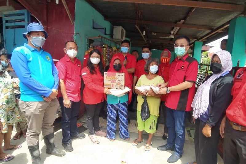 Banteng Kota Medan Salurkan Bantuan ke Korban Banjir Rob