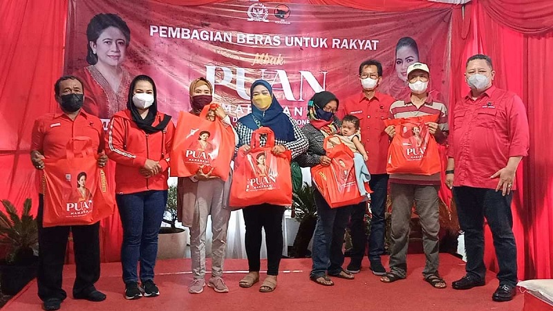 Puti Salurkan Beras Bantuan Puan Untuk Rakyat Surabaya