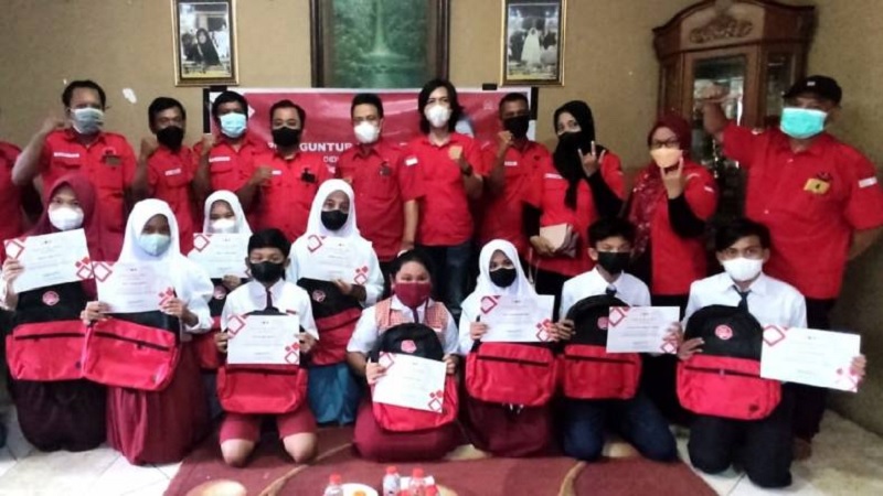 Puti Soekarno Beri Puluhan Beasiswa ke Anak Kader Banteng