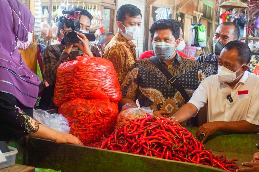 Jelang Ramadhan, Armuji Sidak Bahan Pokok di Pasar Pabean