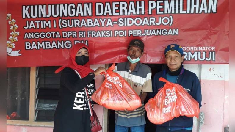 Bambang DH Berbagi Sembako di Surabaya dan Sidoarjo