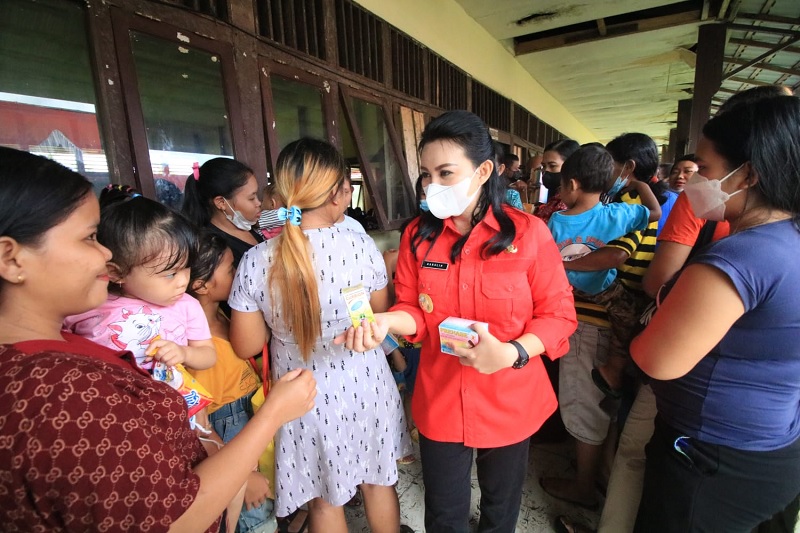 Cegah Stunting, Bupati Karolin Ajak Warga Utamakan Gizi Anak