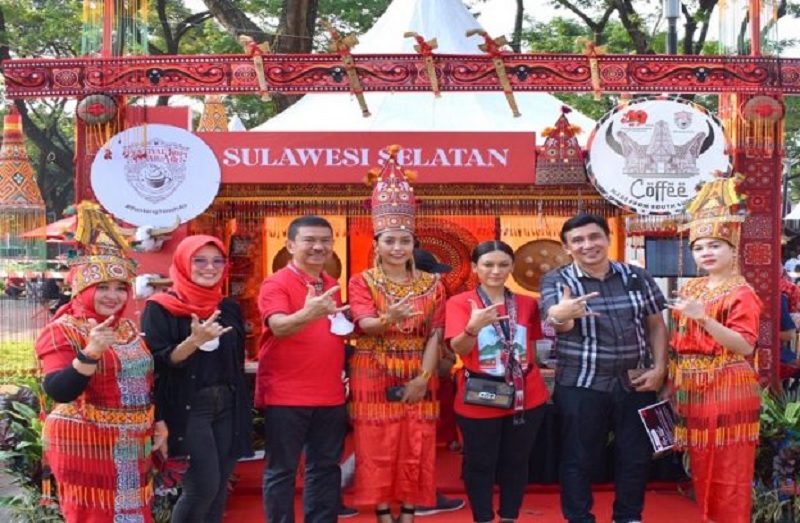 Kopi dan Budaya Toraja Menghiasi Festival Kopi Tanah Air