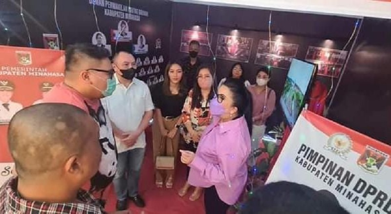 Rido Kunjungi Stand DPRD Minahasa, GK: Suatu Kehormatan 