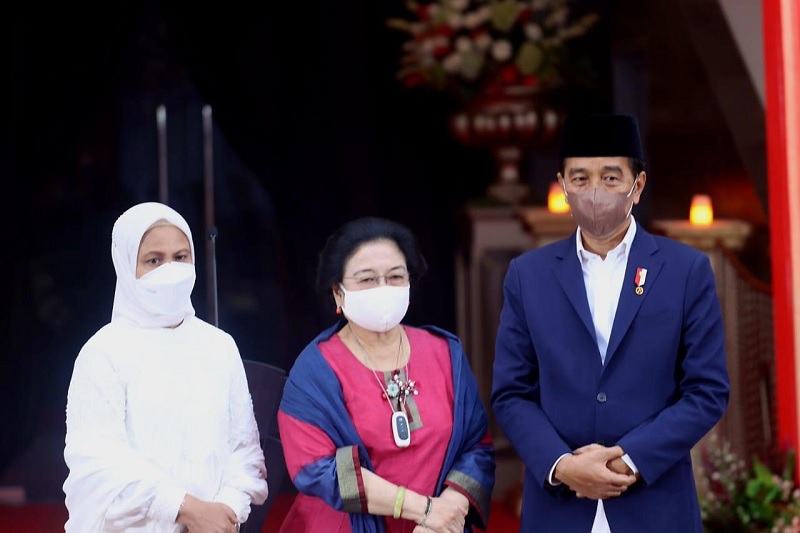Peresmian Masjid At-Taufiq, Jokowi & Iriana Mengapit Bu Mega