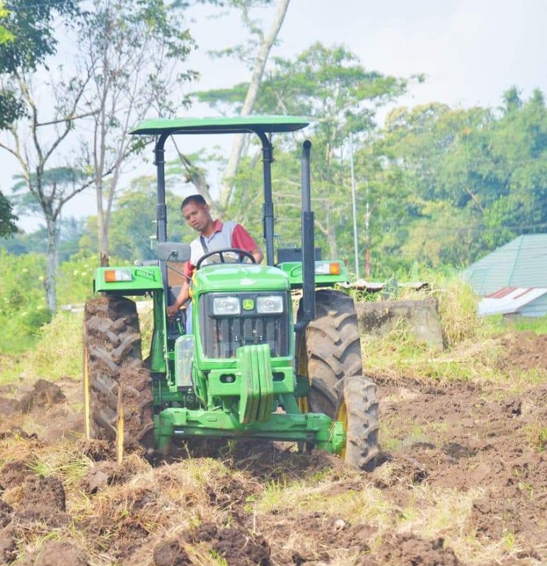 Ansy Sukseskan Rp200 Juta & Traktor Bagi Seminari Mataloko