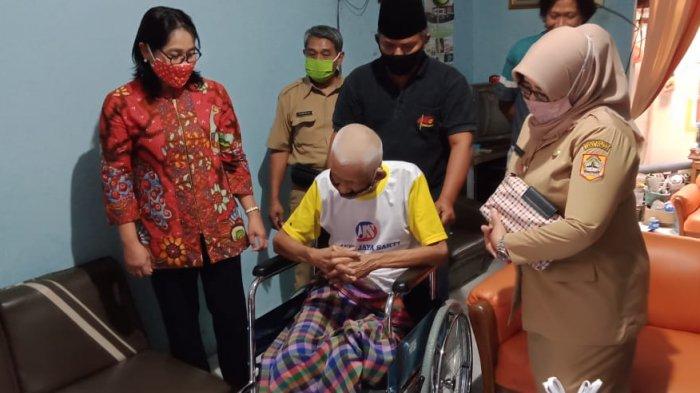 Banteng Jateng Beri Bantuan Kursi Roda ke Warga Disabilitas