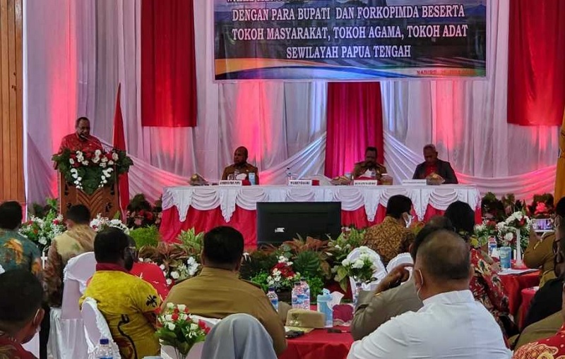 Wamendagri Ajak Semua Pihak Bangun Papua Tengah
