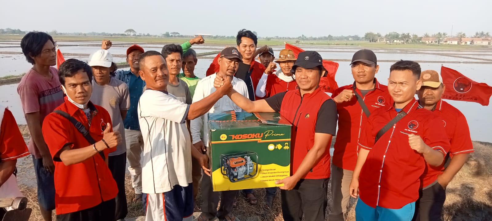 Banteng Kabupaten Bekasi Berikan Bantuan Mesin Pompa Air