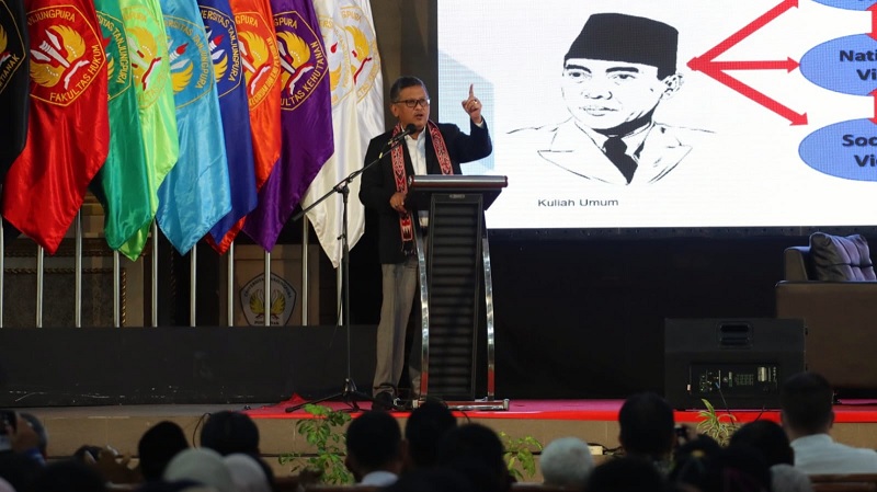 Sekjen Hasto Paparkan Geopolitik Soekarno di Untan