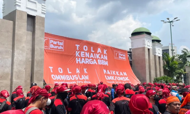 Efek Demo Tolak BBM, Jokowi Bekerja dari Istana Bogor