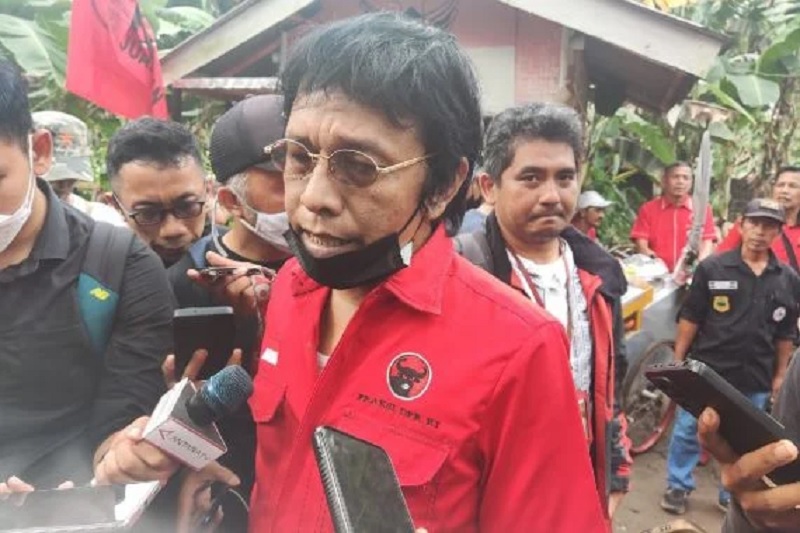 Bahas BBM, Adian Siap Pertemukan Mahasiswa dengan Jokowi 