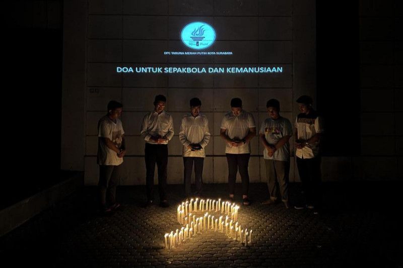 TMP Kota Surabaya Nyalakan Lilin untuk Tragedi Kanjuruhan