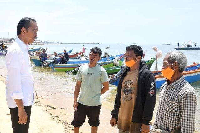 Presiden Jokowi Serap Curhatan Nelayan di Bangka Barat