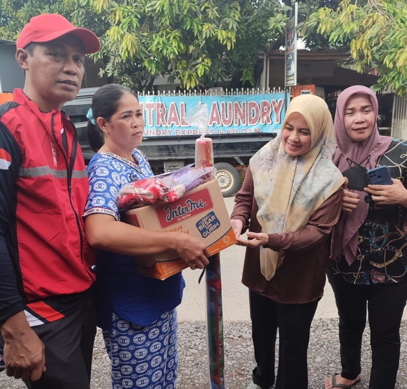 Ketua DPC Kota Makassar Bantu Korban Banjir di Nipah-nipah